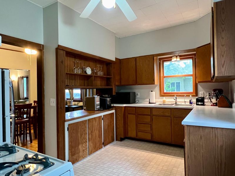 16 State St E, Kensington, MN 56343