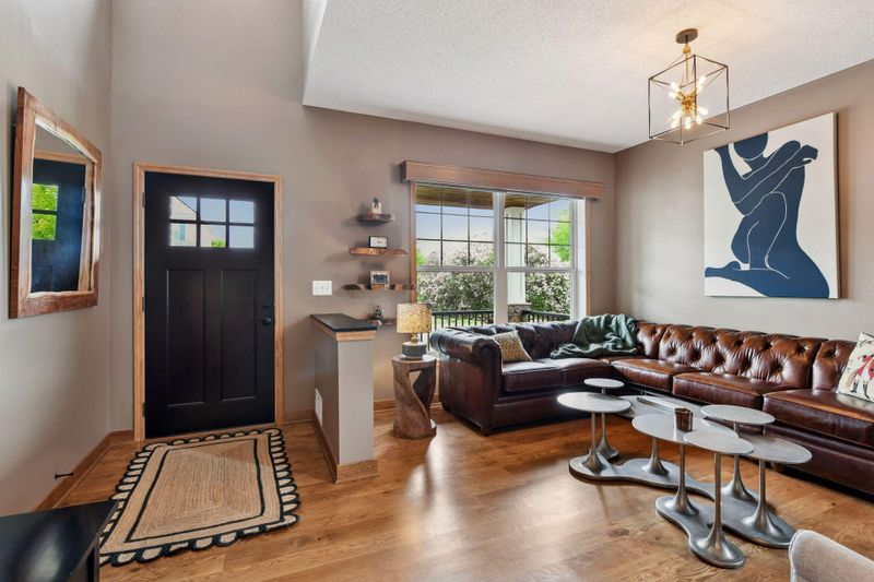 2392 Molnau Ct, Chaska, MN 55318