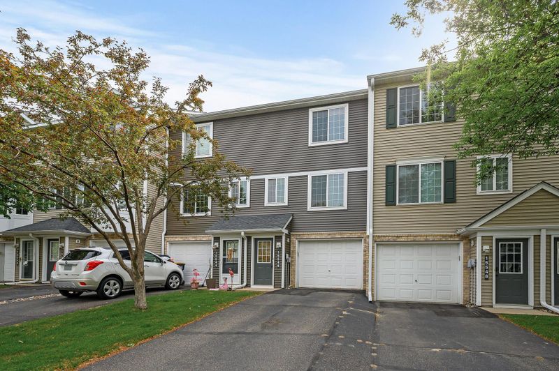 15546 Flyboat Ln, Apple Valley, MN 55124