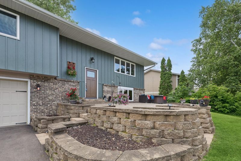 6774 E Shadow Lake Dr, Lino Lakes, MN 55014