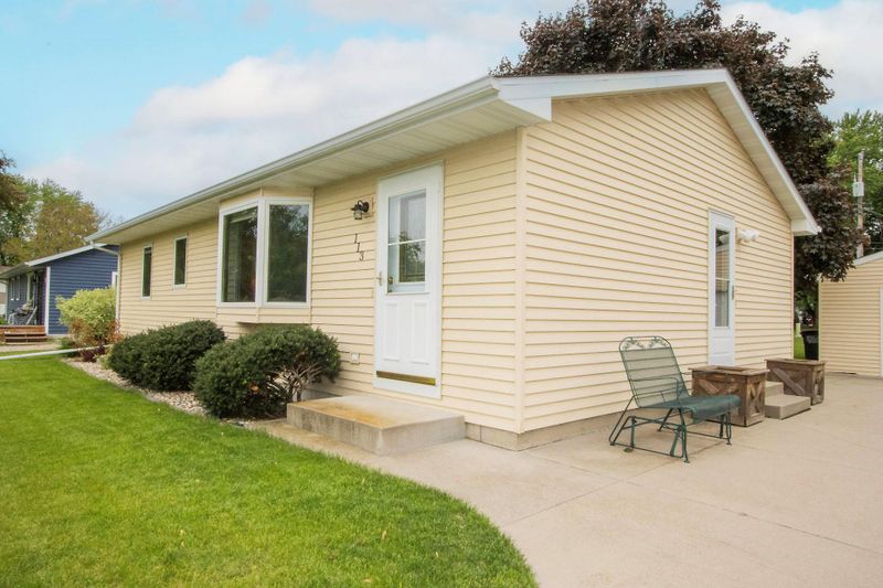 113 Linda Dr, Eagle Lake, MN 56024