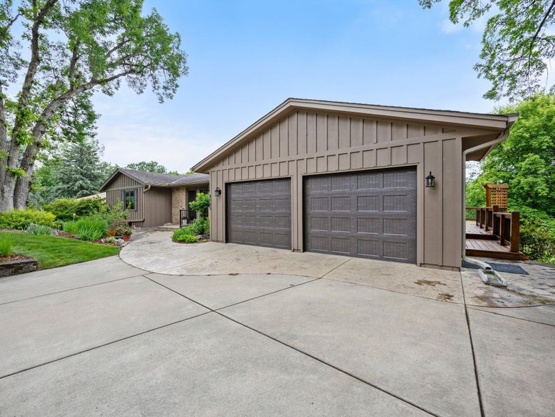 4545 Ridgeview Dr, Eagan, MN 55123