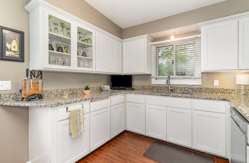 7286 Prairie View Dr, Eden Prairie, MN 55346