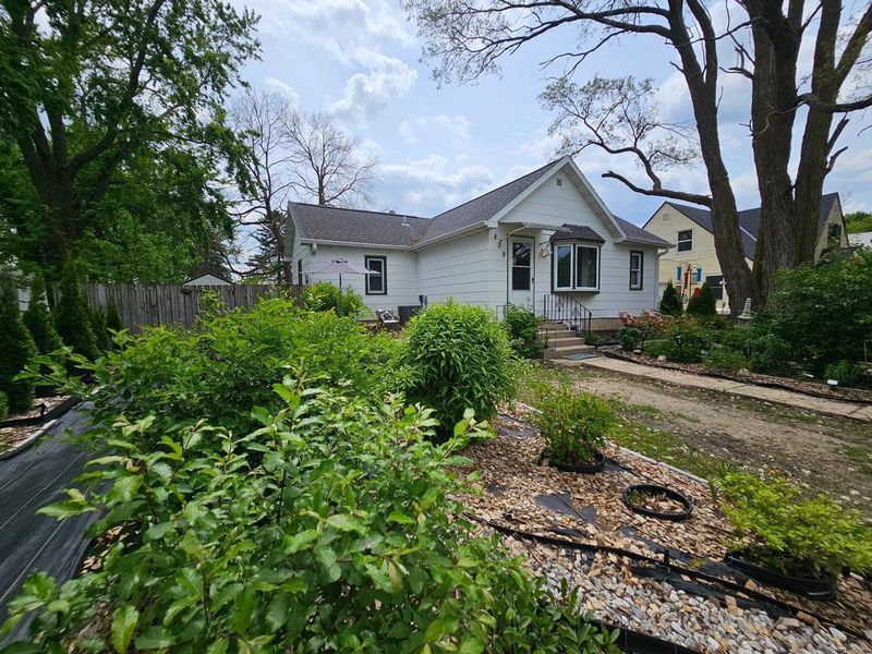409 2nd St W, Claremont, MN 55924
