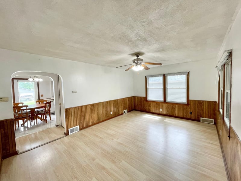 111 N Park Ave, Springfield, MN 56087