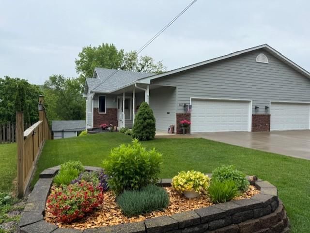 857 W Burns Valley Rd, Winona, MN 55987
