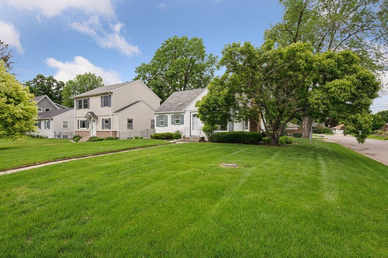 5900 Abbott Ave S, Edina, MN 55410