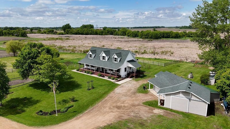 2980 Vega Ave, Mayer, MN 55360