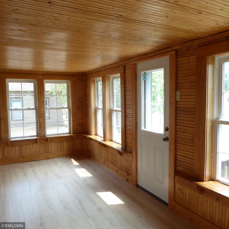 401 Main St E, Hinckley, MN 55037