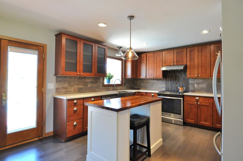 13200 Oakland Dr, Burnsville, MN 55337