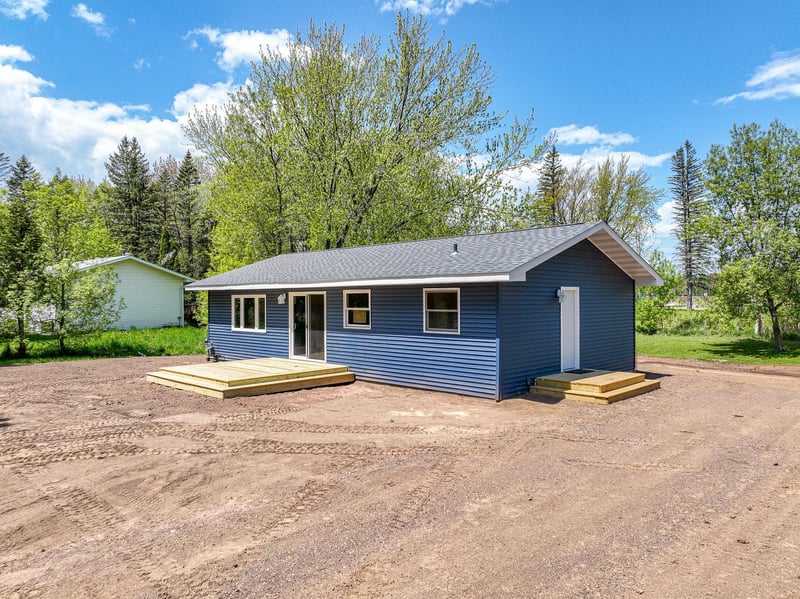 809 Crestwood Dr, Wrenshall, MN 55797