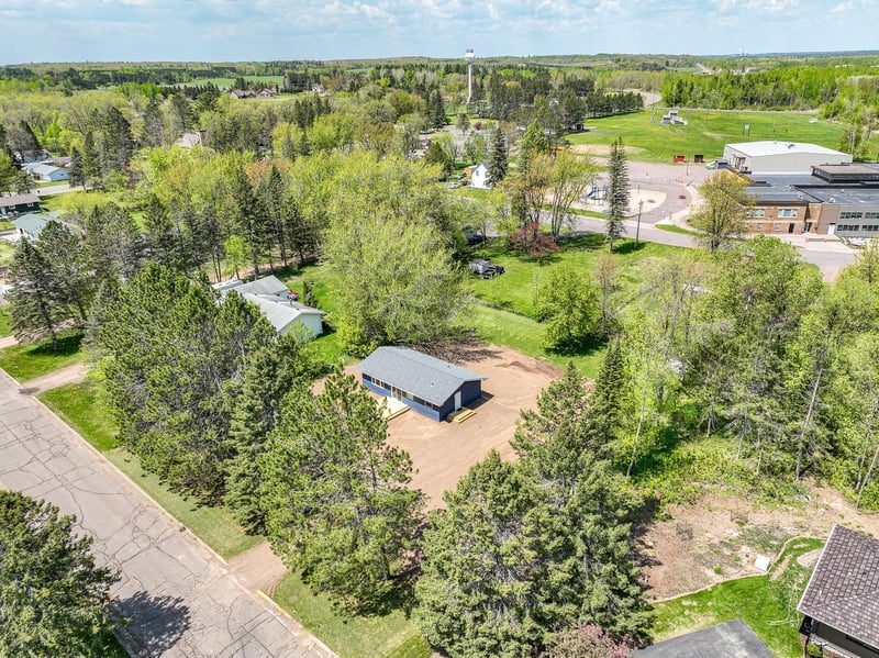 809 Crestwood Dr, Wrenshall, MN 55797