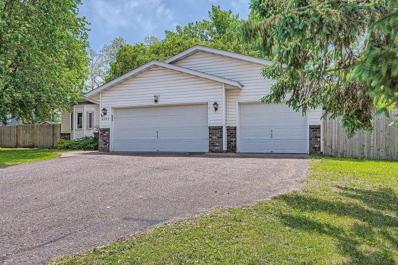 6095 22nd St N, Oakdale, MN 55128