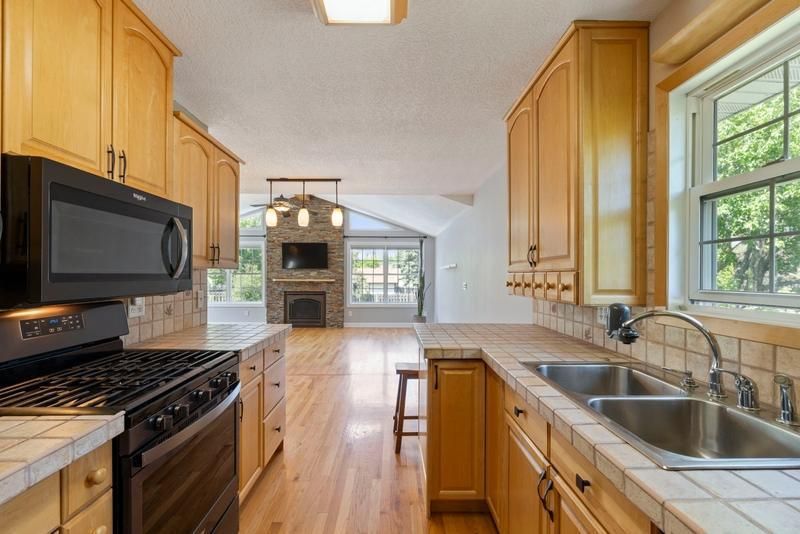 7424 W 104th St, Bloomington, MN 55438