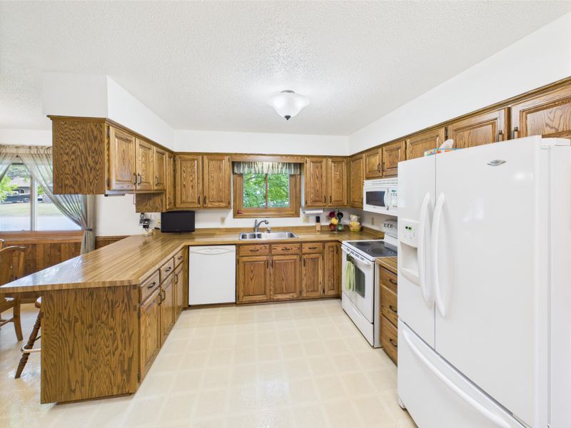 666 Elm St, Paynesville, MN 56362