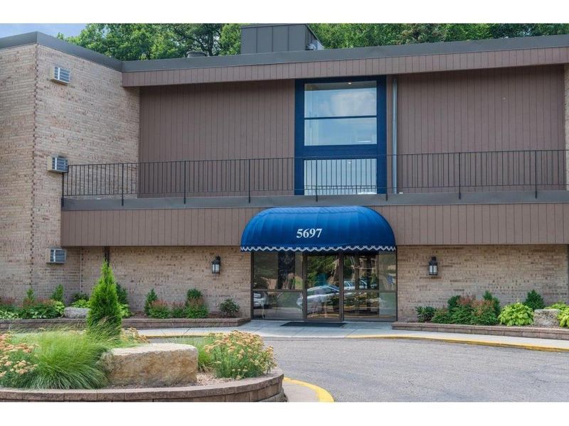 5697 Green Circle Dr #304, Minnetonka, MN 55343