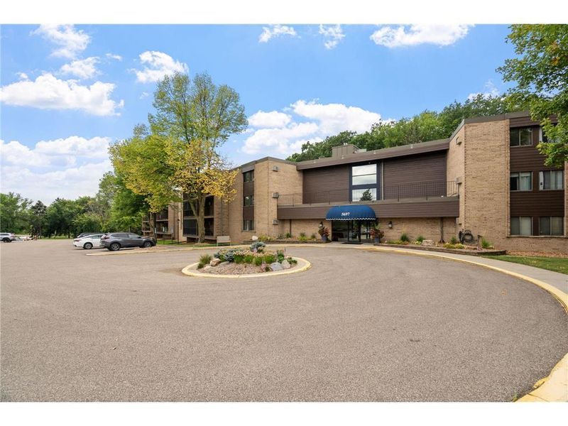 5697 Green Circle Dr #304, Minnetonka, MN 55343