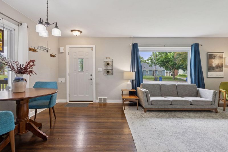 2033 Lacrosse Ave, Saint Paul, MN 55119