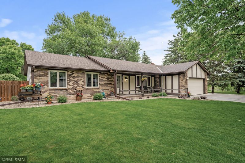 10425 Quaker Ln N, Maple Grove, MN 55369