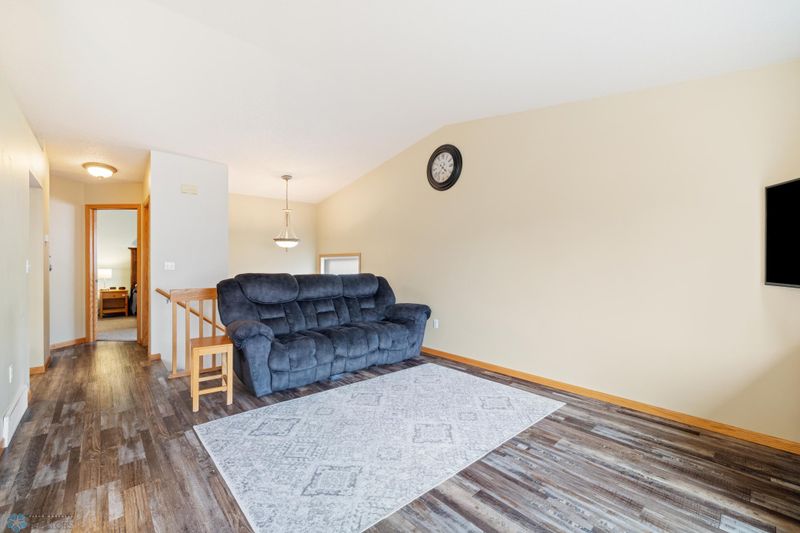 3324 10th St S, Moorhead, MN 56560