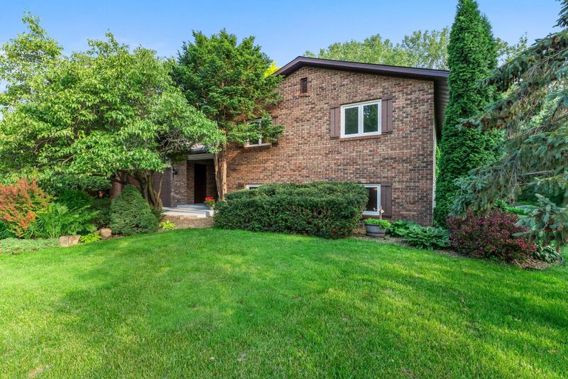 674 Mound Ave, Shoreview, MN 55126