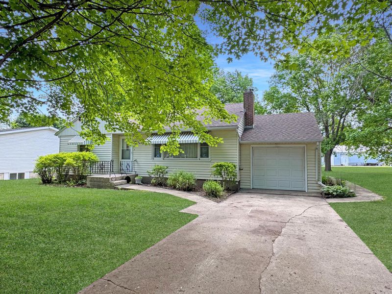 121 West St N, Lake Wilson, MN 56151