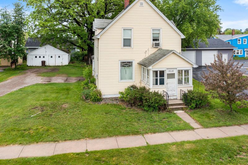 208 2nd St SW, Braham, MN 55006