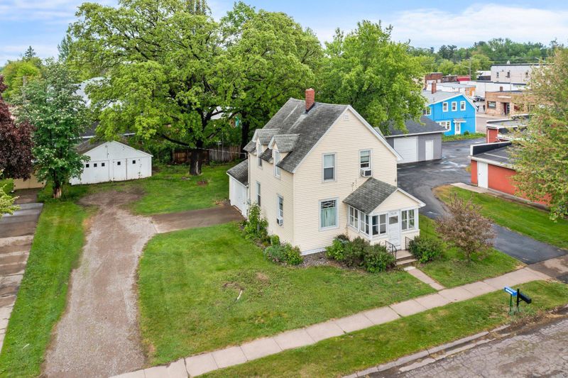 208 2nd St SW, Braham, MN 55006