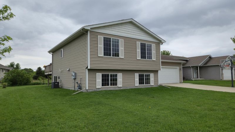 601 25th Ave NW, Austin, MN 55912
