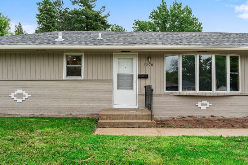 1300 Winnetka Ave N, Golden Valley, MN 55427