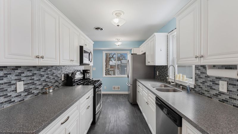 6318 Kyle Ave N, Brooklyn Center, MN 55429