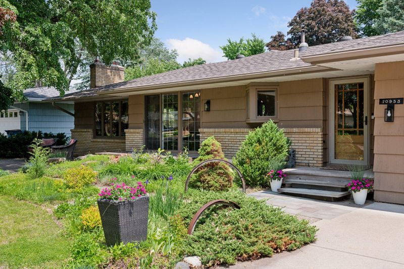 10933 Chowen Ave S, Bloomington, MN 55431