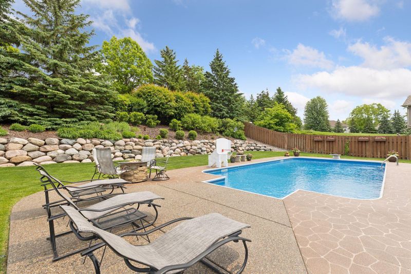 8140 Shenandoah Ln N, Maple Grove, MN 55311
