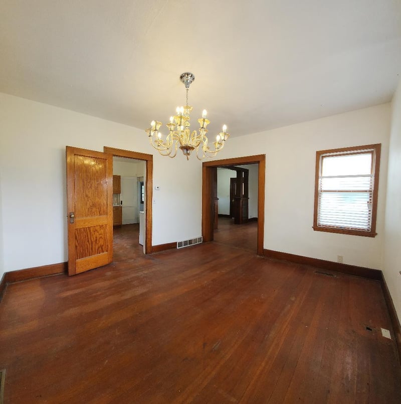 12 S Quinn St, Bricelyn, MN 56014