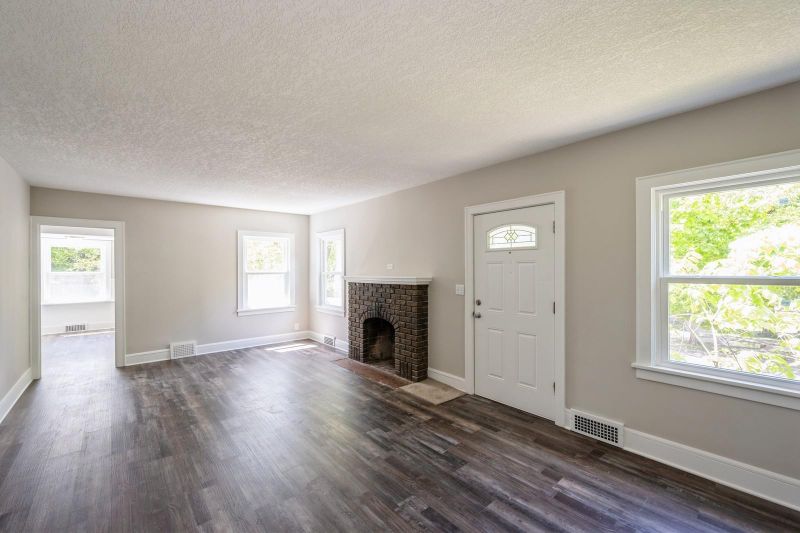 1296 Hazelwood St, Saint Paul, MN 55106