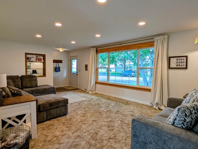308 9th Ave, Clarkfield, MN 56223