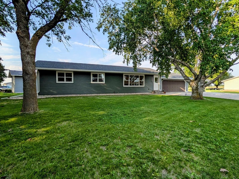 308 9th Ave, Clarkfield, MN 56223