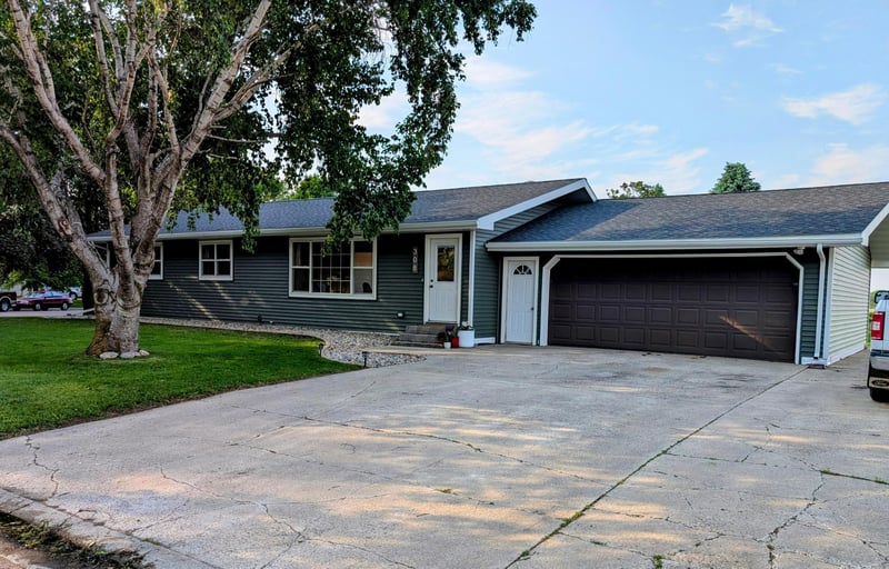 308 9th Ave, Clarkfield, MN 56223