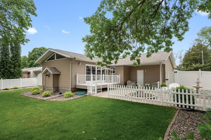 1903 Edgewood Ln, Hastings, MN 55033