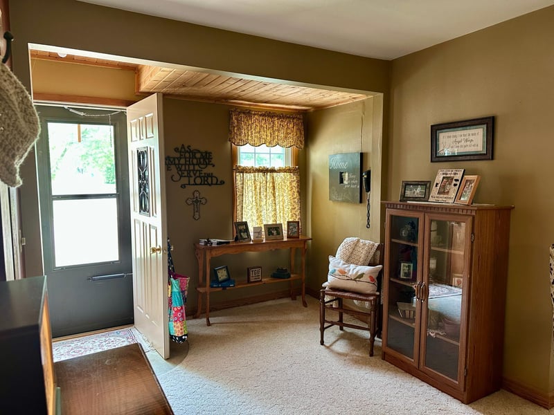 104 E 1st St, Hardwick, MN 56134