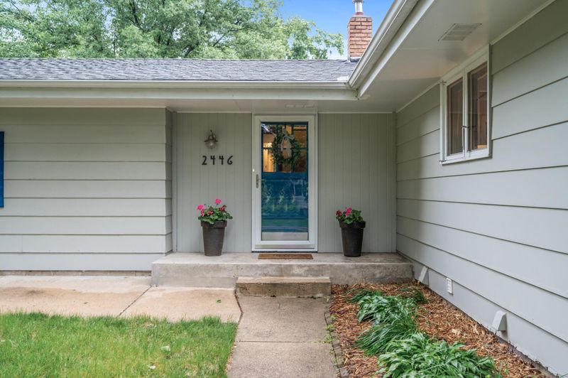 2446 Cohansey St, Roseville, MN 55113