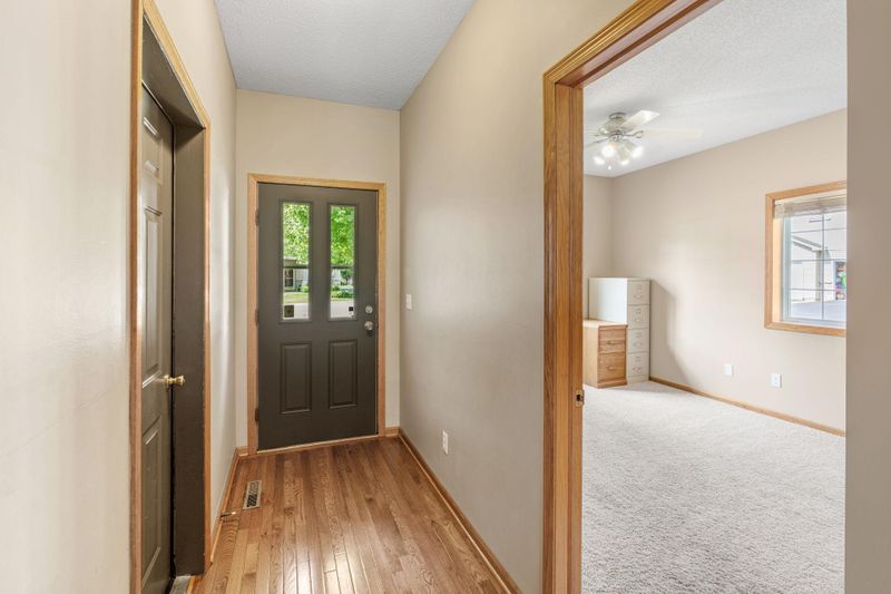 1111 Iris Dr, North Saint Paul, MN 55127