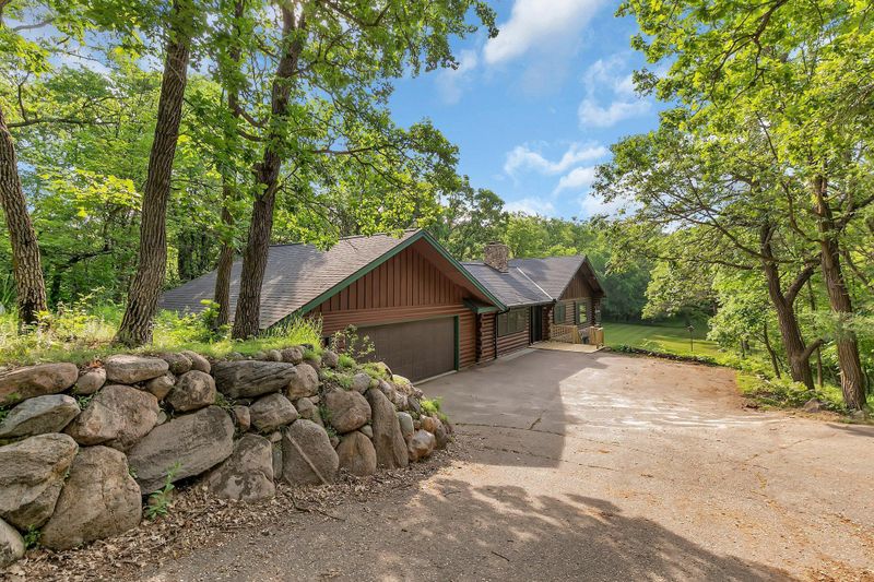 22483 5th St NW, New London, MN 56273