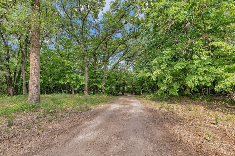 22483 5th St NW, New London, MN 56273