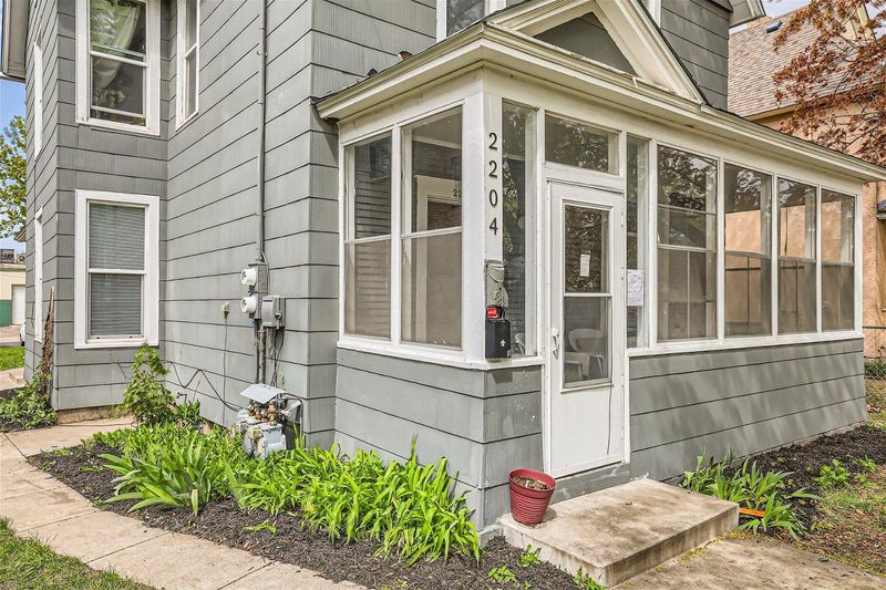 2204 2nd St NE, Minneapolis, MN 55418