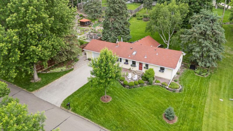 3933 Dartmouth Dr, Minnetonka, MN 55345