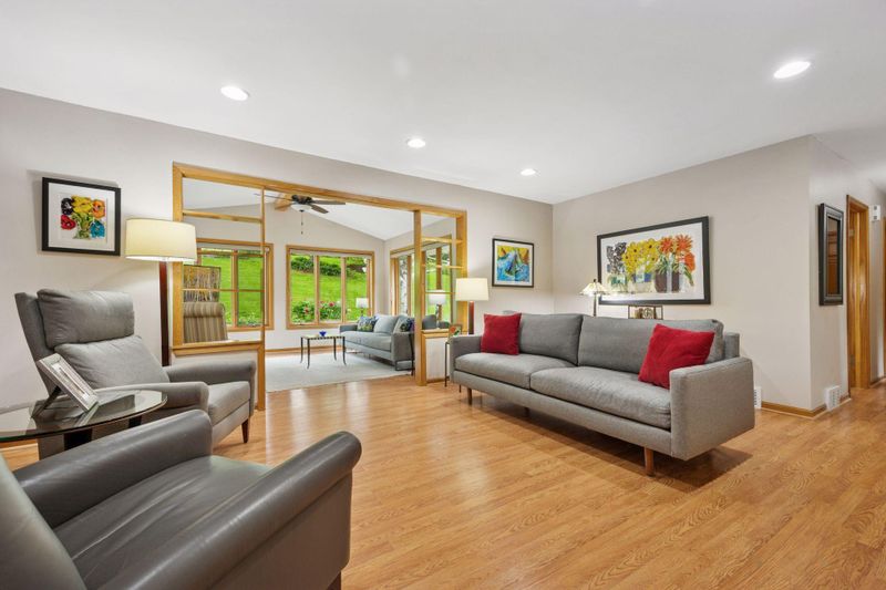 3933 Dartmouth Dr, Minnetonka, MN 55345