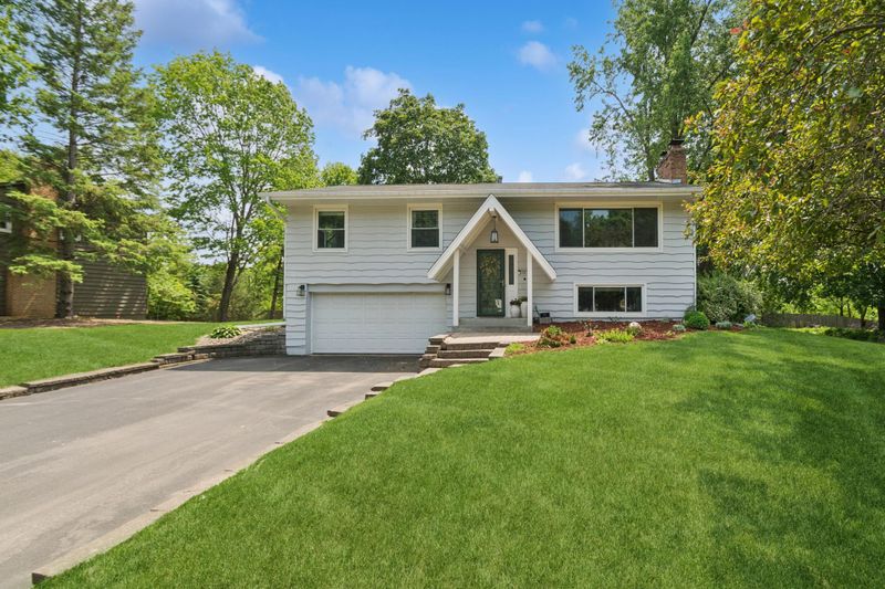 15613 Boulder Creek Dr, Minnetonka, MN 55345