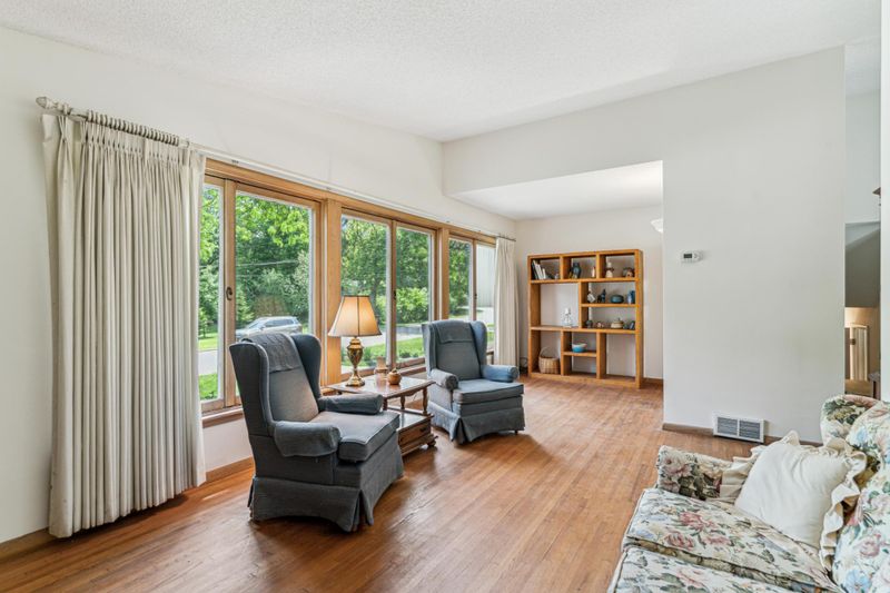 15812 Woodgate Rd N, Minnetonka, MN 55345