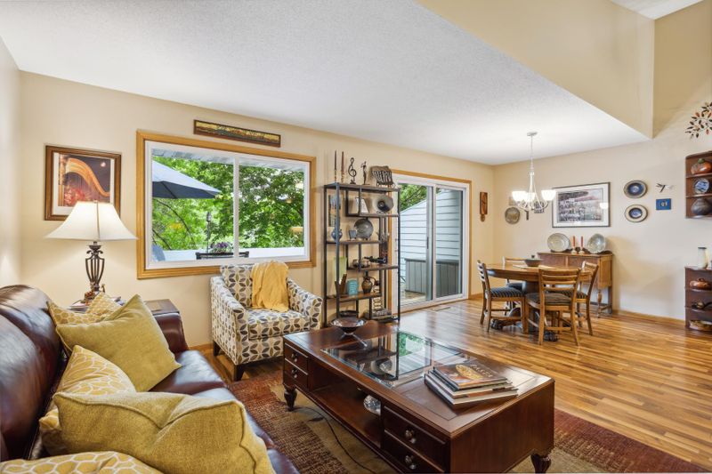 11206 Vessey Cir, Bloomington, MN 55437